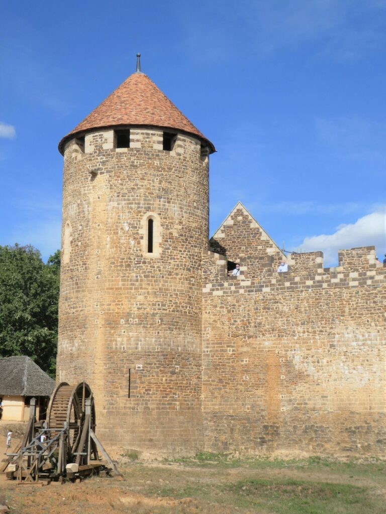 guedelon,chateau fort,medieval,avallon